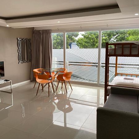 Chequers Suites Subic Bay Olongapo Ngoại thất bức ảnh