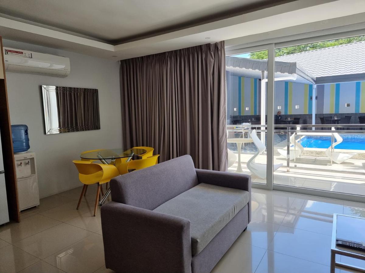 Chequers Suites Subic Bay Olongapo Ngoại thất bức ảnh