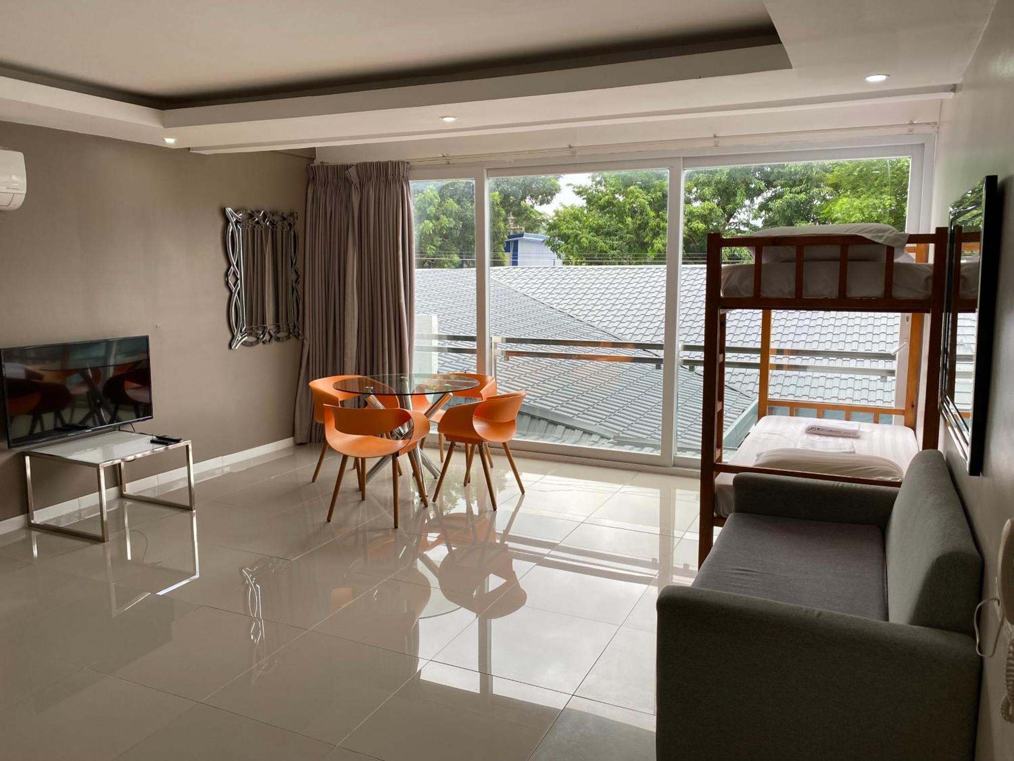 Chequers Suites Subic Bay Olongapo Ngoại thất bức ảnh