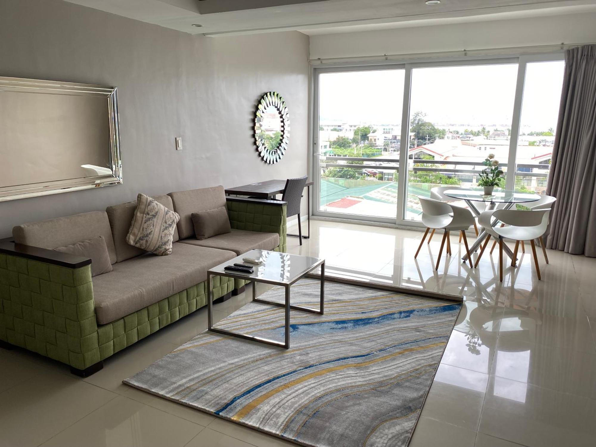 Chequers Suites Subic Bay Olongapo Ngoại thất bức ảnh